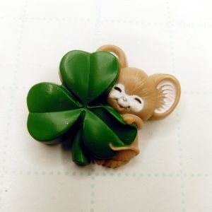 5/$25 VTG Hallmark Mouse Shamrock Resin Pin